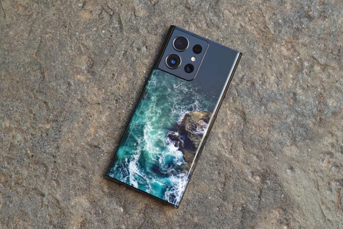 Samsung Galaxy S25 Ultra display and camera system showcased
