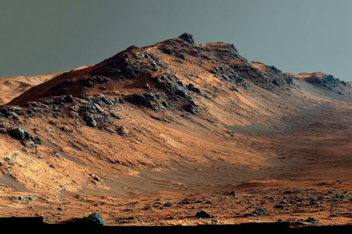 Mastcam mosaic view of Gale Crater's north rim taken by Curiosity atop a ridge on Sol 4638